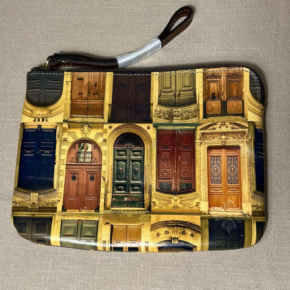 NWOT Patricia Nash Women’s Cassini Wristlet Clutch "Doorways to Italy" print